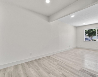 5505 N Traymore - Photo Thumbnail 8