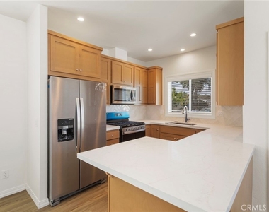 3030 Oceanside Boulevard - Photo Thumbnail 12