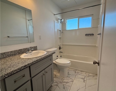 657 Scott Place - Photo Thumbnail 7
