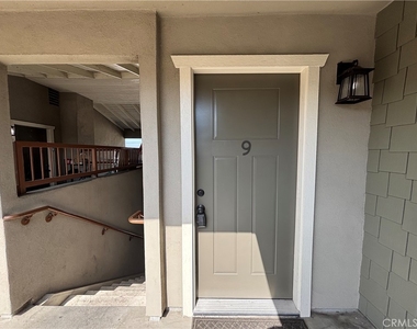 657 Scott Place - Photo Thumbnail 3