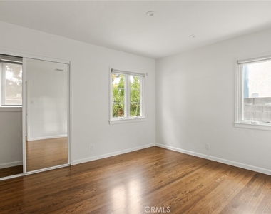 10215 Eldora Avenue - Photo Thumbnail 20
