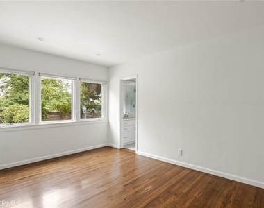 10215 Eldora Avenue - Photo Thumbnail 18