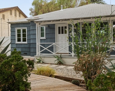 10215 Eldora Avenue - Photo Thumbnail 2