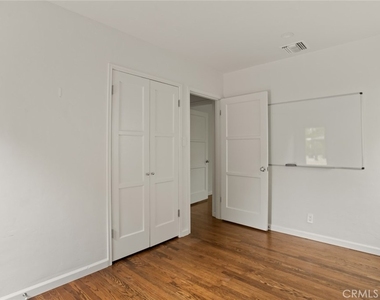 10215 Eldora Avenue - Photo Thumbnail 14