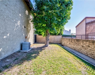 918 Huntington Dr - Photo Thumbnail 15