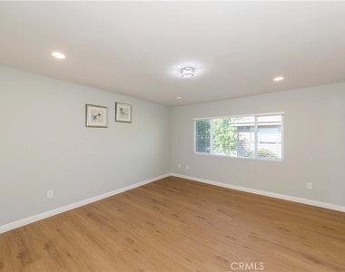 918 Huntington Dr - Photo Thumbnail 12