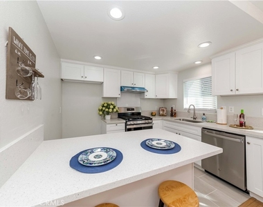 918 Huntington Dr - Photo Thumbnail 7