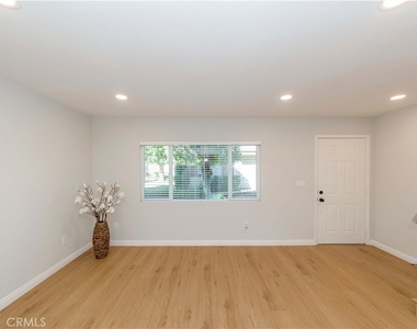 918 Huntington Dr - Photo Thumbnail 1