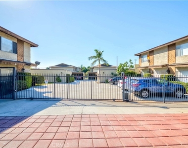918 Huntington Dr - Photo Thumbnail 16