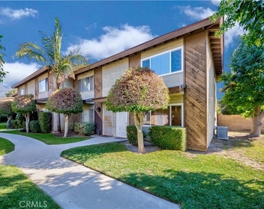 918 Huntington Dr - Photo Thumbnail 17