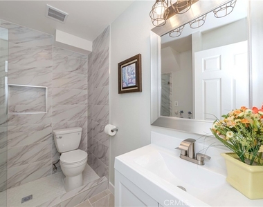918 Huntington Dr - Photo Thumbnail 4