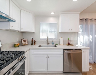 918 Huntington Dr - Photo Thumbnail 9