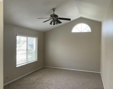 1020 Bellflower Street - Photo Thumbnail 6