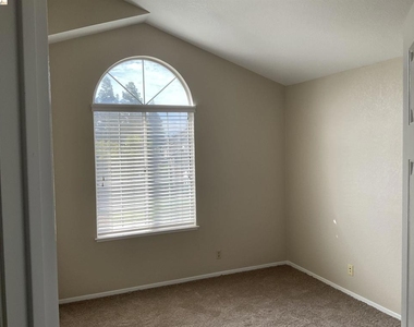 1020 Bellflower Street - Photo Thumbnail 9
