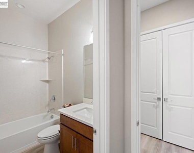 3010 Rio Grande Dr - Photo Thumbnail 13