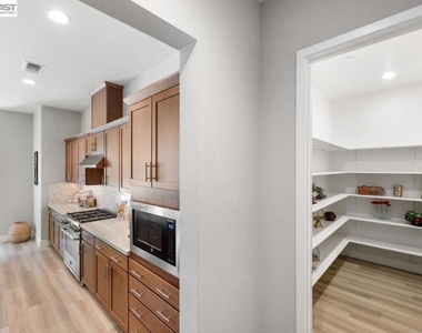 3010 Rio Grande Dr - Photo Thumbnail 6