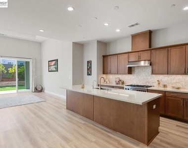 3010 Rio Grande Dr - Photo Thumbnail 3