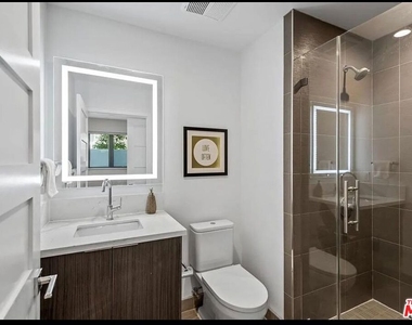 1906 Overland Avenue - Photo Thumbnail 7