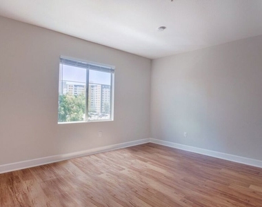 348 S Hauser Boulevard - Photo Thumbnail 7