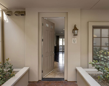 851 N San Vicente Boulevard - Photo Thumbnail 20