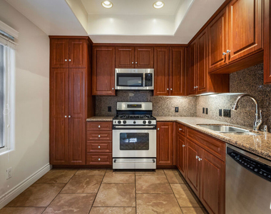 851 N San Vicente Boulevard - Photo Thumbnail 9