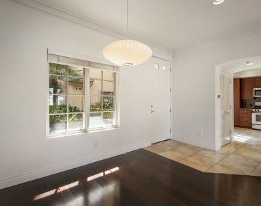 851 N San Vicente Boulevard - Photo Thumbnail 8