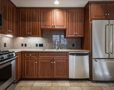 851 N San Vicente Boulevard - Photo Thumbnail 10