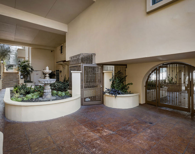 851 N San Vicente Boulevard - Photo Thumbnail 24