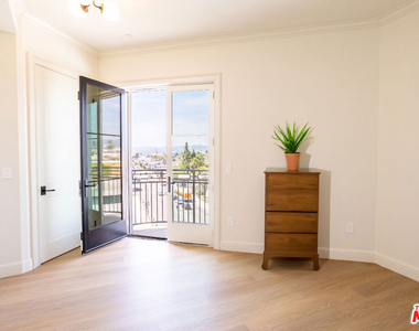 5768 W 3rd Street - Photo Thumbnail 10