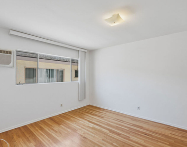 1058 Wooster - Photo Thumbnail 11