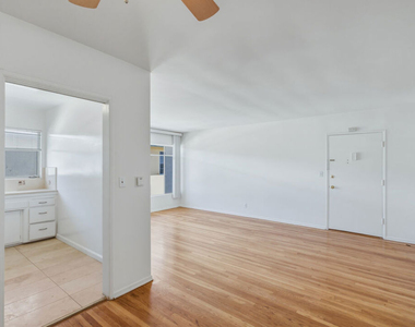 1058 Wooster - Photo Thumbnail 6