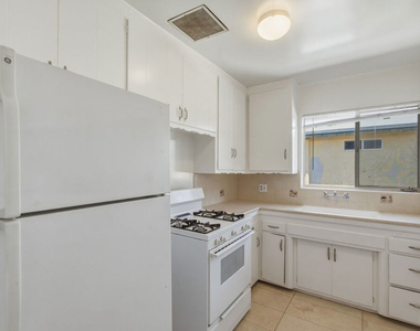 1058 Wooster - Photo Thumbnail 8