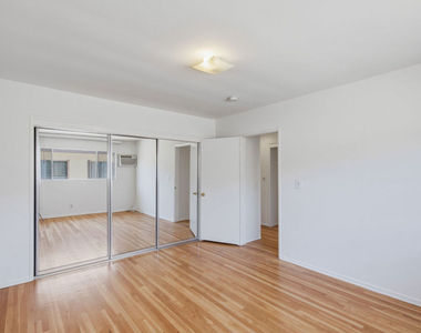 1058 Wooster - Photo Thumbnail 12