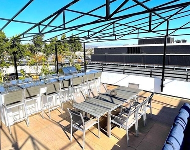 105 S Fairfax Avenue - Photo Thumbnail 14