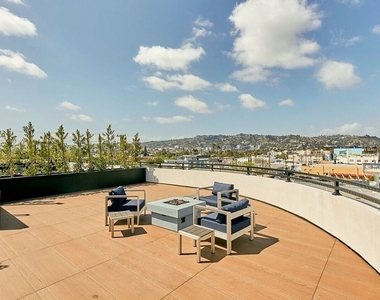 105 S Fairfax Avenue - Photo Thumbnail 12