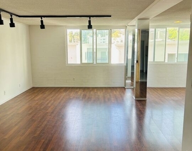 540 Kelton Avenue - Photo Thumbnail 1