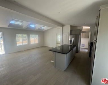 1336 La Crescenta Drive - Photo Thumbnail 9