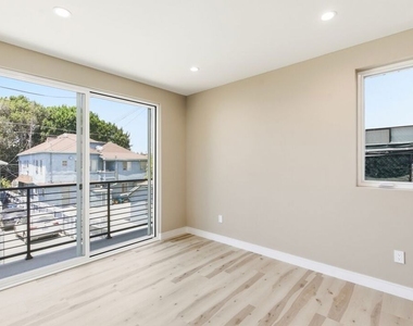 227 N Burlington Avenue - Photo Thumbnail 7