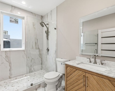 227 N Burlington Avenue - Photo Thumbnail 21