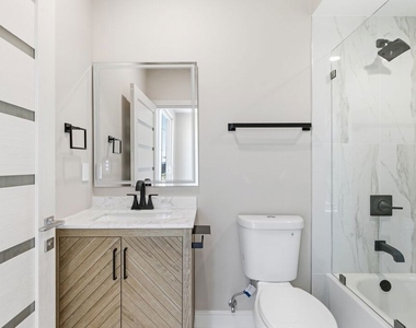 227 N Burlington Avenue - Photo Thumbnail 14