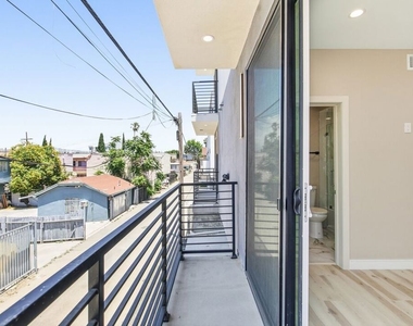 227 N Burlington Avenue - Photo Thumbnail 16