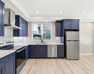 227 N Burlington Avenue - Photo Thumbnail 4