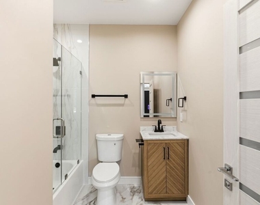 227 N Burlington Avenue - Photo Thumbnail 10
