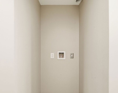 227 N Burlington Avenue - Photo Thumbnail 22