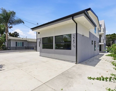227 N Burlington Avenue - Photo Thumbnail 25