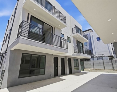 227 N Burlington Avenue - Photo Thumbnail 23