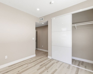 227 N Burlington Avenue - Photo Thumbnail 18