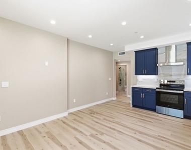 227 N Burlington Avenue - Photo Thumbnail 5