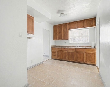 12015 S Willowbrook Avenue - Photo Thumbnail 2