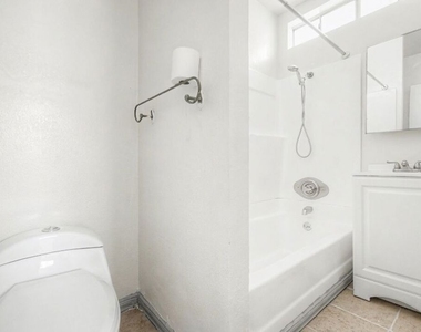 12015 S Willowbrook Avenue - Photo Thumbnail 10